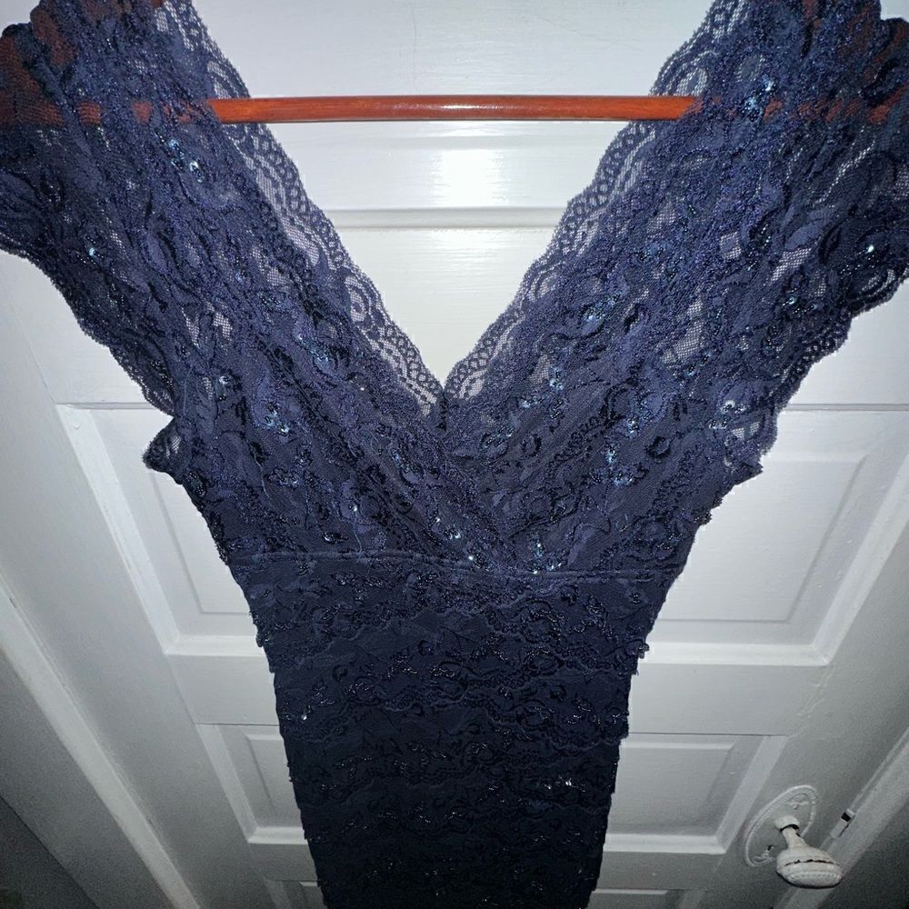 MARINA Dress Blue Sequin Lace V Neck Short Sleeve Bodycon Stretch Size 2 - Picture 3 of 12